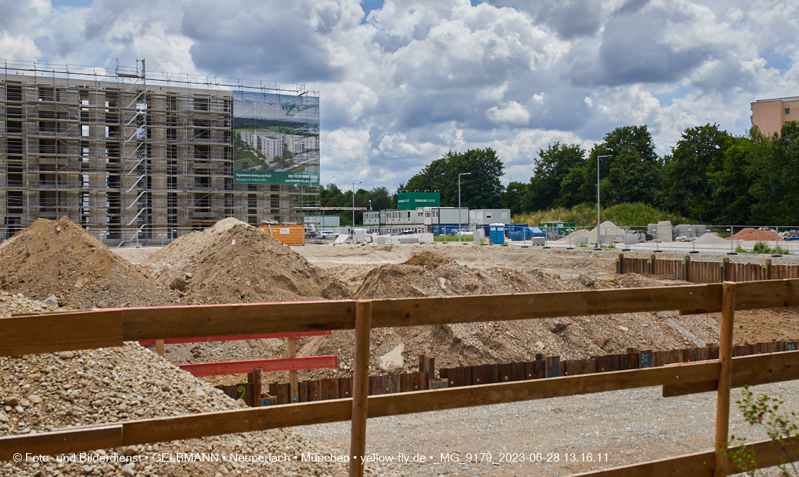 28.06.2023 - Baustelle Alexisquartier - neue DEMOS-Hinweisschilder 28.06.2023 - Baustelle Alexisquartier - neue DEMOS-Hinweisschilder
